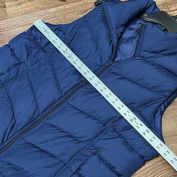 Lands' End Navy Puffer Vest - Picture 4 of 5